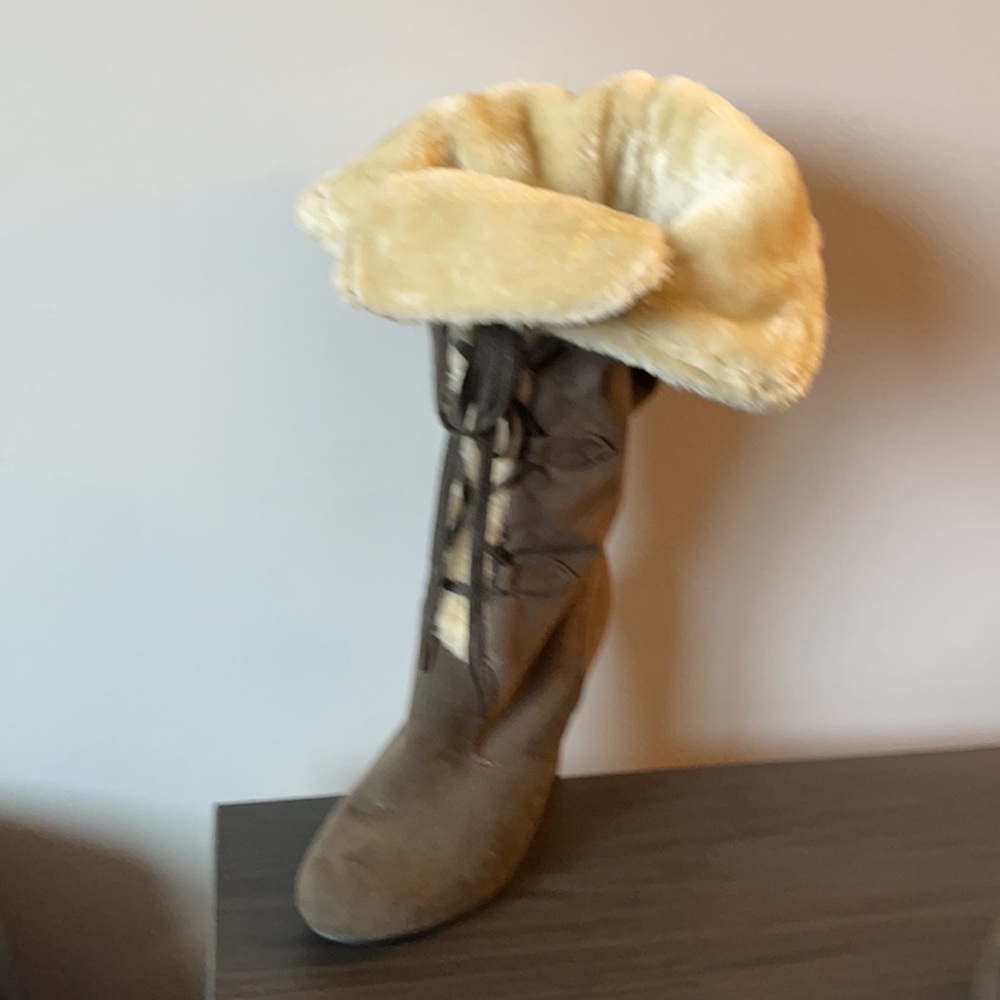 Tall boot - Picture 3 of 3